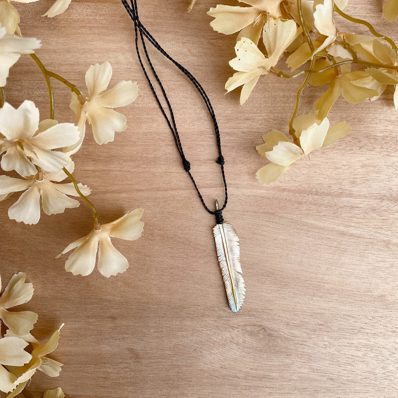Pink pearl feather necklace 💜